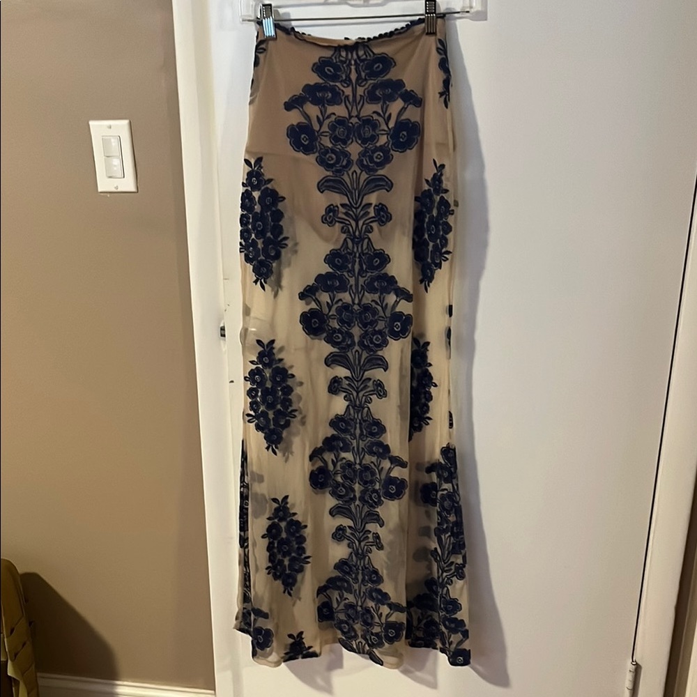 Elegant Floral Embroidered Skirt - Blue and Tan